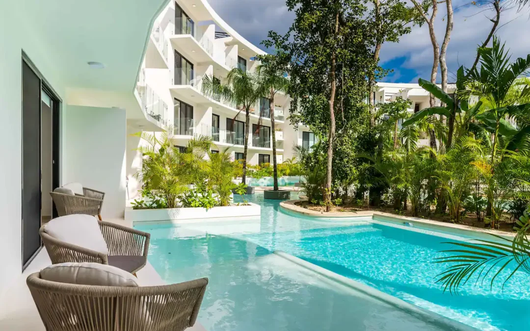 Lux Condo with Swim Up Pool Beach Club Access MGR15